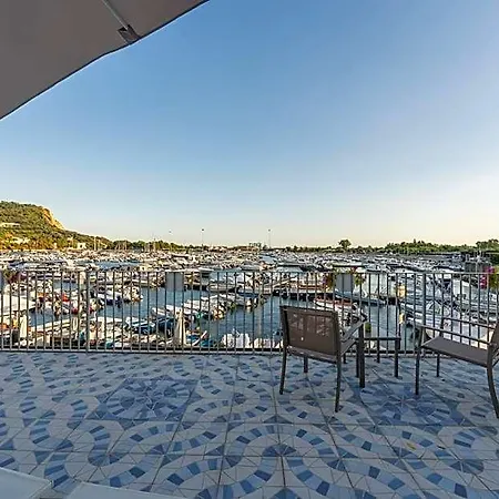 Baia Flegrea Meuble Hotel *